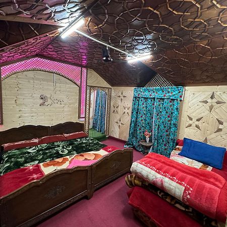 Houseboat Young Balmoral Castle Srīnagar 외부 사진