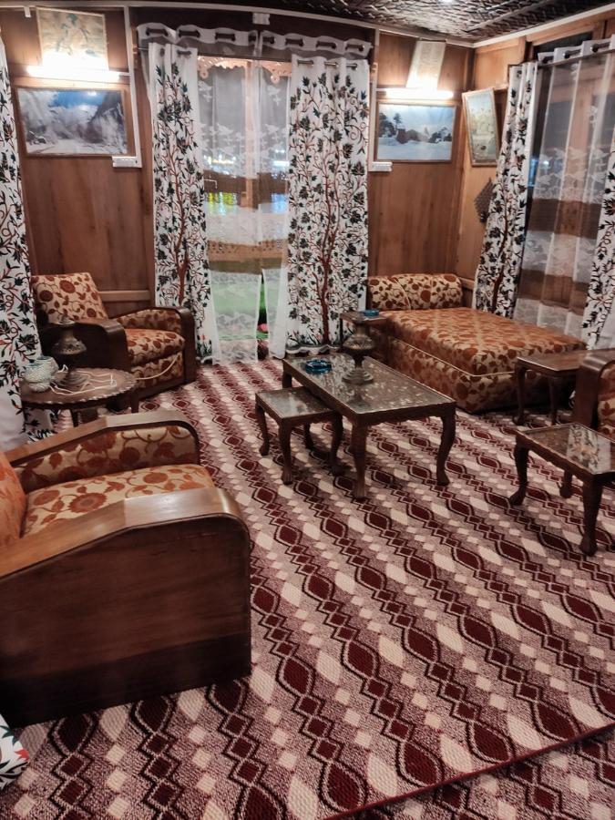 Houseboat Young Balmoral Castle Srīnagar 외부 사진