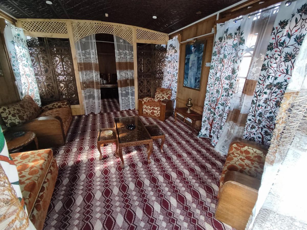 Houseboat Young Balmoral Castle Srīnagar 외부 사진